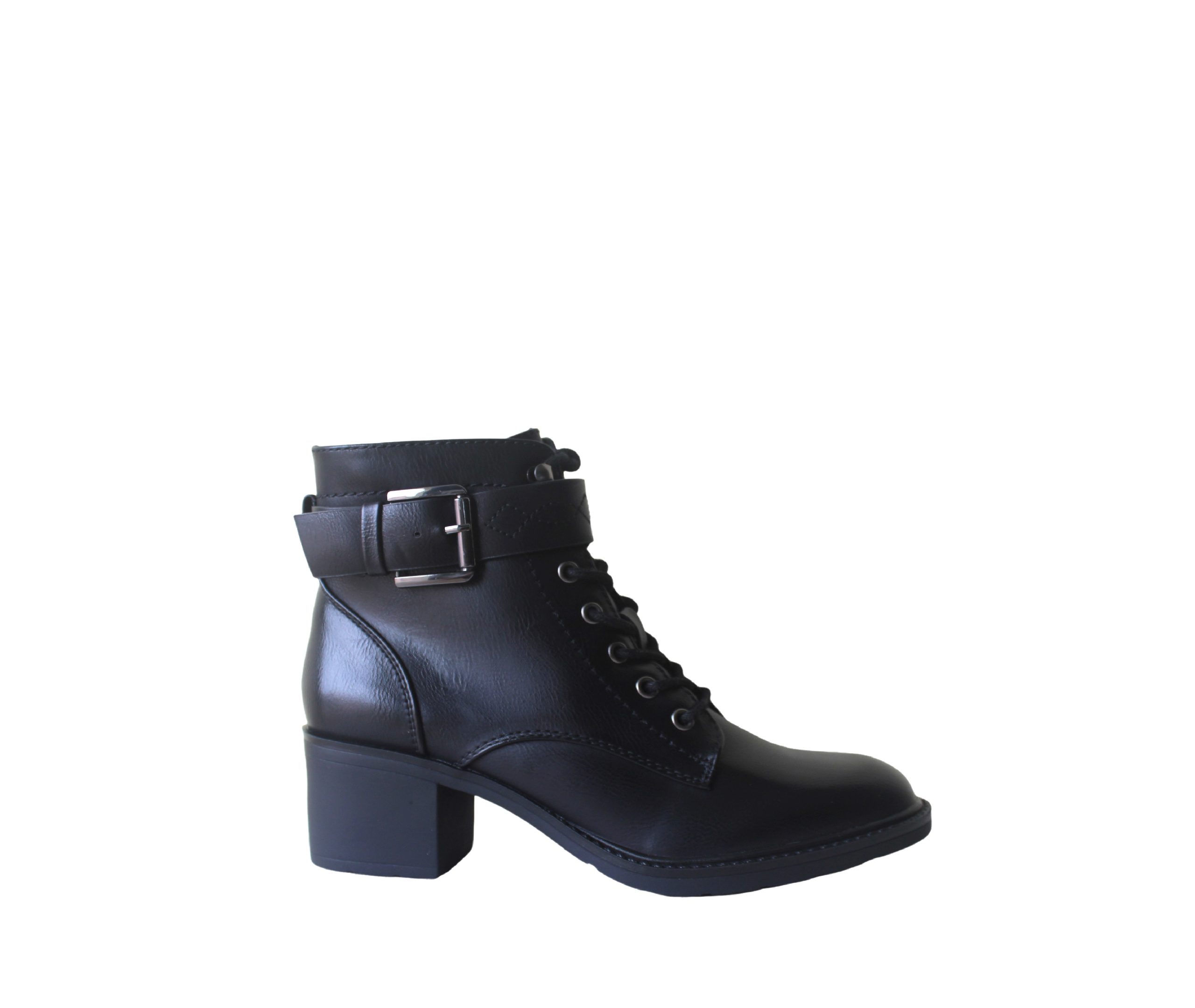 BOTA COM ATACADORES E FECHO