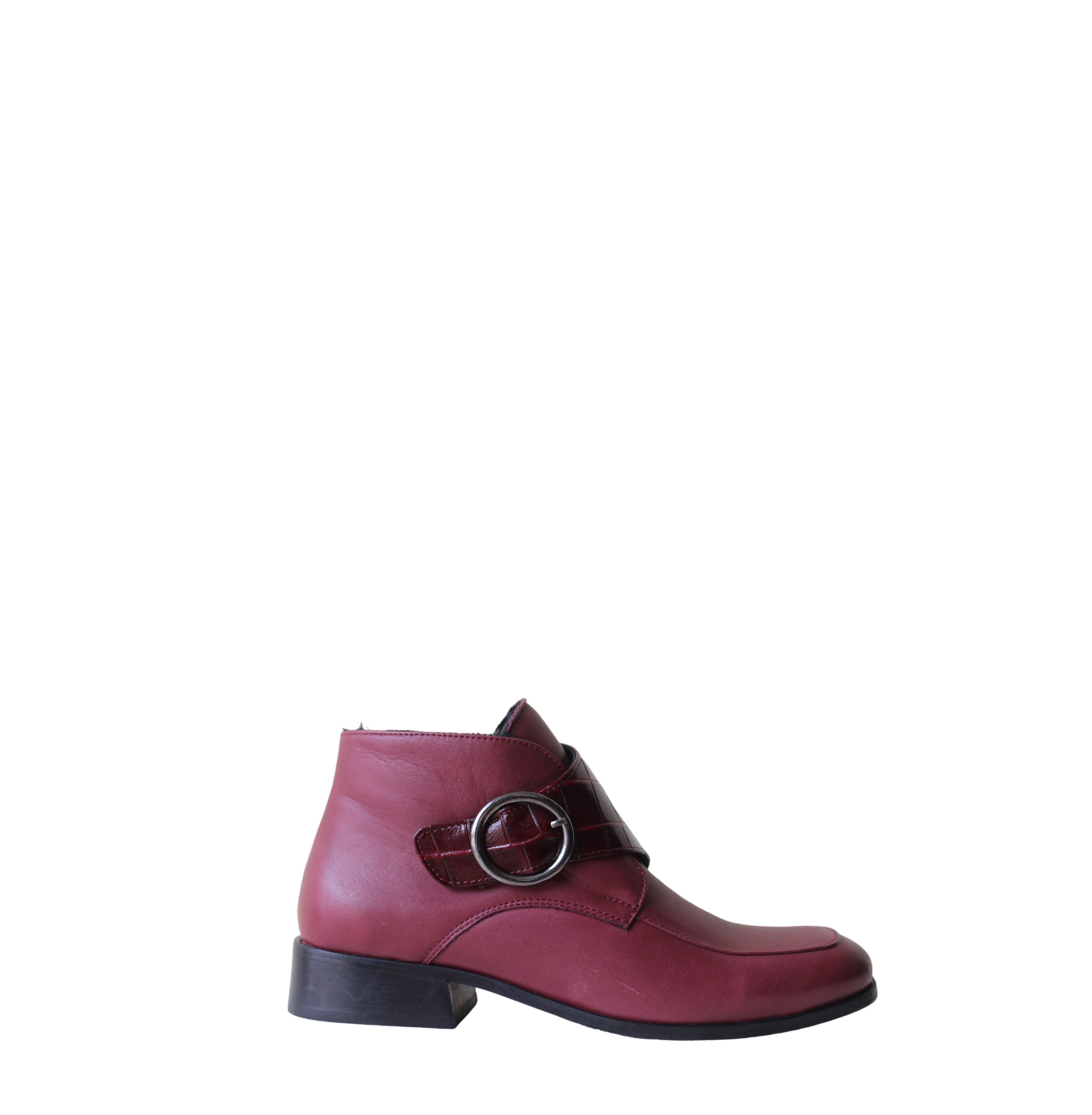 BOTA BLULLOG EM PELE